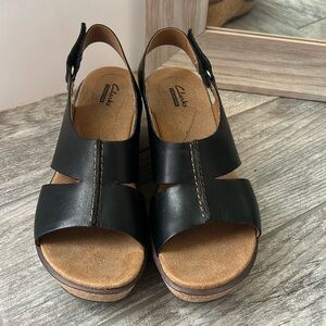 Like new Clark’s sandals